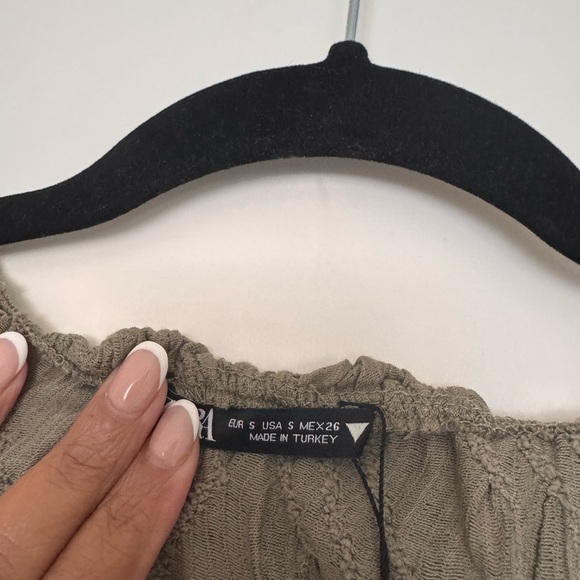 Zara Ruffled Green Sleeveless Top - Picture 3 of 3